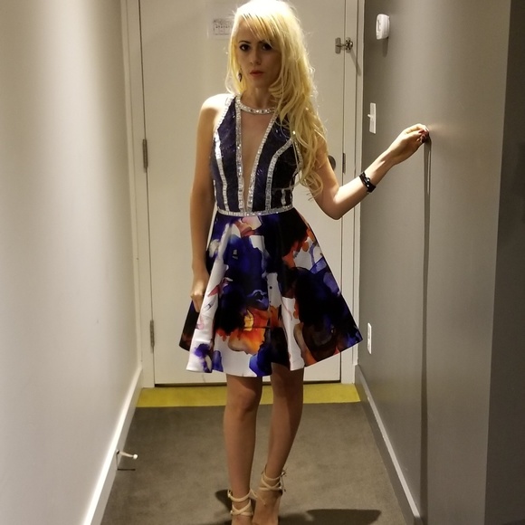 Luxury dress - Picture 2 of 3